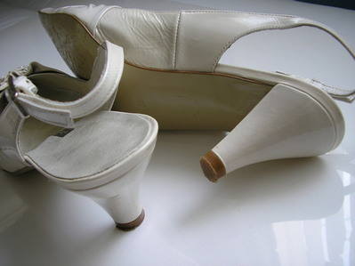 Gino Vaello cream patent shoes matching bag size 6.5 009