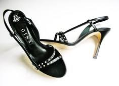Gina blck strappy sandal studs size6.5002
